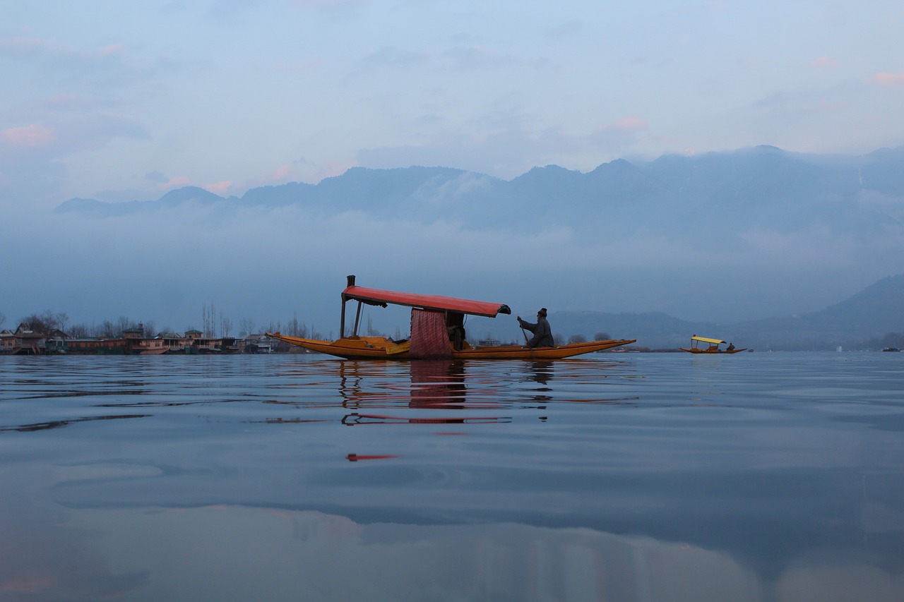 Enchanting 5-Day Srinagar Getaway with Houseboat Experience